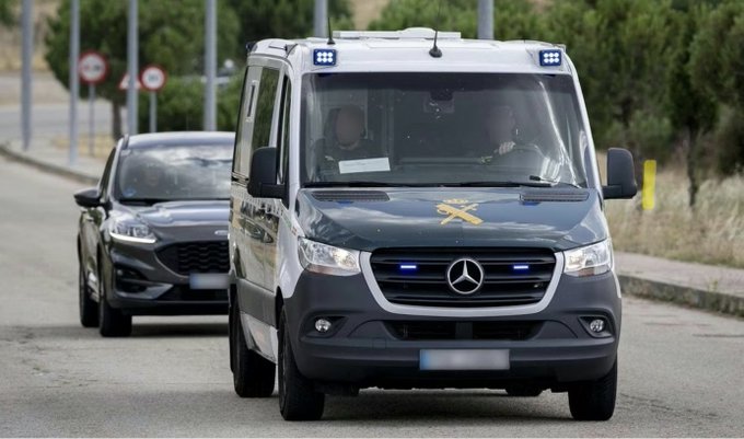 Lo de Santos Cerdán es una historia de éxito, empezó con una FP electricidad y acabó yendo en Mercedes.