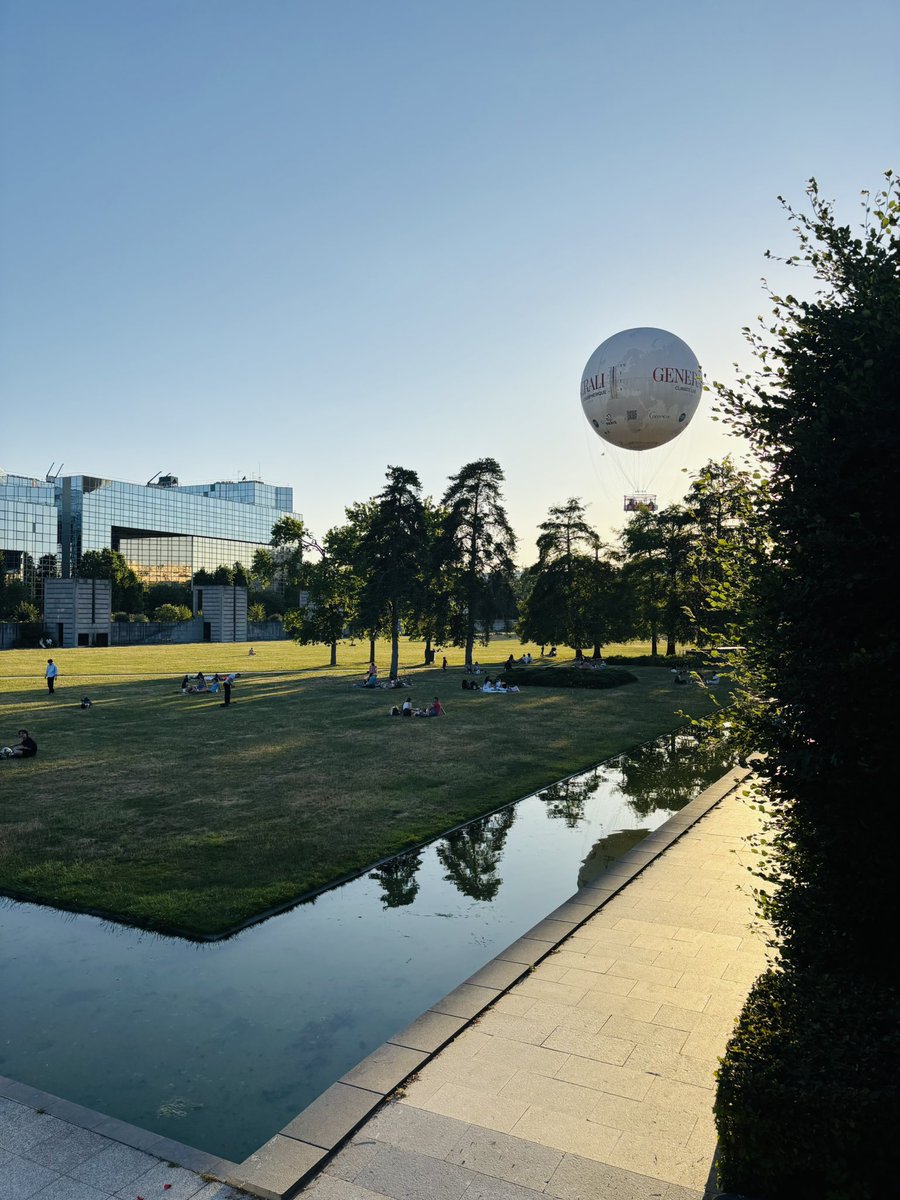 Laurent RACAPE (@laurent_racape) on Twitter photo Aux parcs Brassens et Citroën ce soir avec <a href="/Philippe_Goujon/">Philippe Goujon</a>. Parcs ouverts jusqu’à 1h du matin du fait de la #canicule. Lieux de fraîcheur pour les riverains ☀️ 🌳 🌸 #Paris15 Aux parcs Brassens et Citroën ce soir avec <a href="/Philippe_Goujon/">Philippe Goujon</a>. Parcs ouverts jusqu’à 1h du matin du fait de la #canicule. Lieux de fraîcheur pour les riverains ☀️ 🌳 🌸 #Paris15