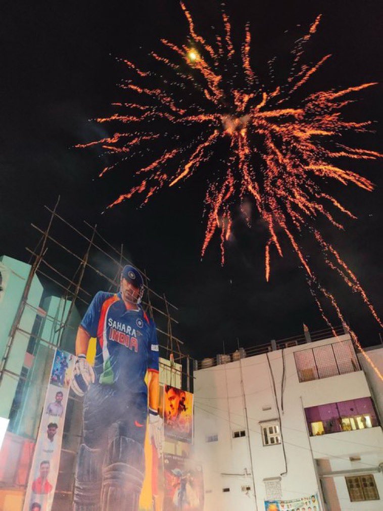 theyhatekapil's tweet image. THA7A 🔥💛 #MSDhoniTheUntoldstory