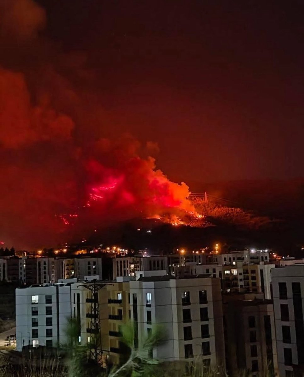 #HATAYYANIYOR  rüzgarın etkisiyle maalesef sönmüyor büyüyor