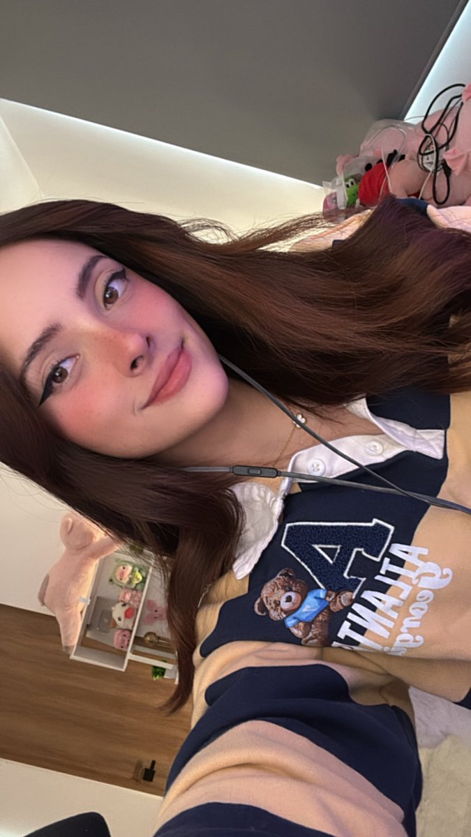 Bellum ahora si Era 3 se viene el degenere (ya me bañé)  

twitch.tv/vickypalami