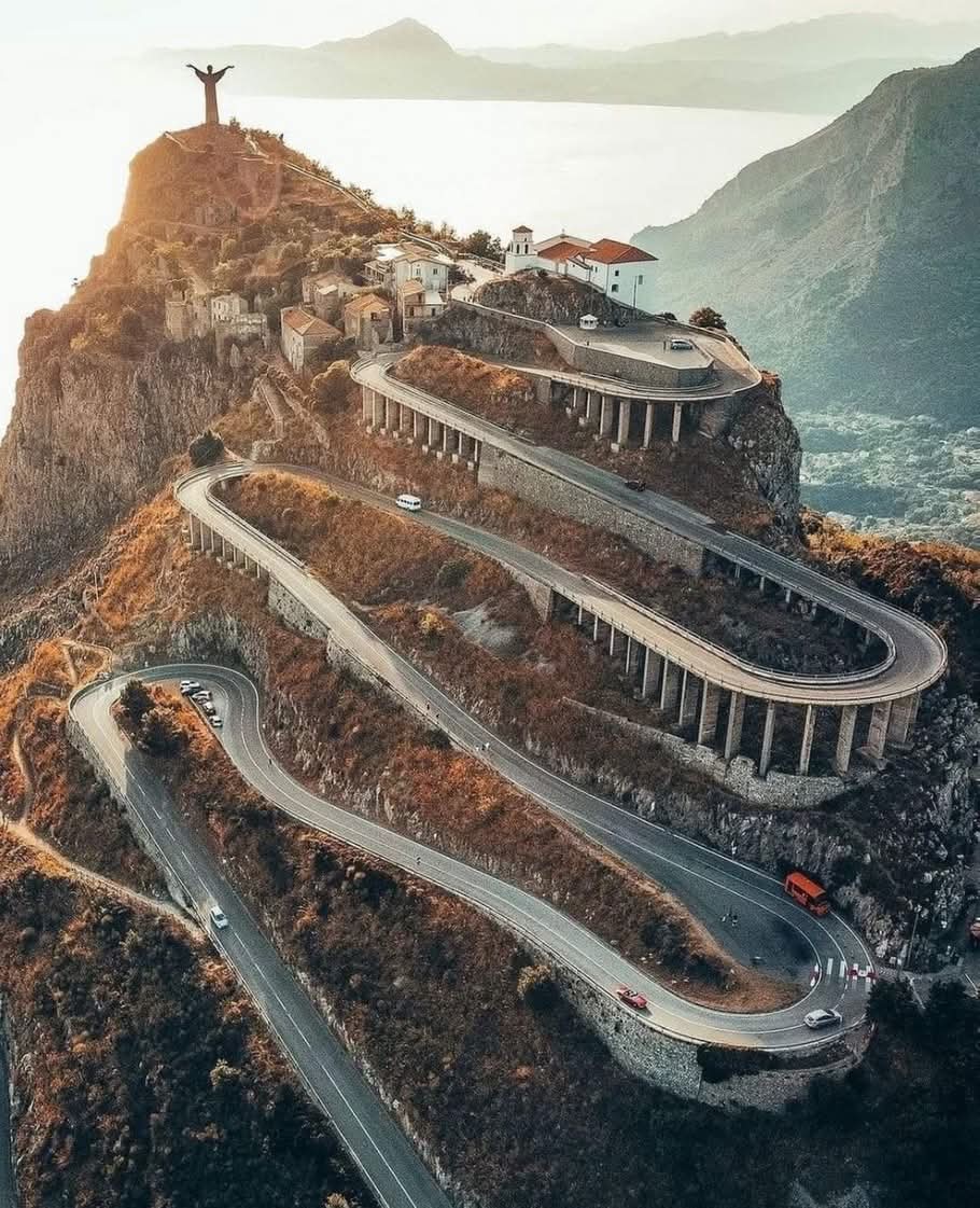 🤔✈️🌍 GUESS THE CITY 🌍✈️🤔

💯 want to experience this to the top!

1 Correct Guess Will Win An Airport Lounge Pass ✈️ (Worth upto £75)

+ #RETWEET To Enter Guys 🙂

*1 Winner will be announced on my page on Sun*

#GuessTheCity #AirportLoungePass #Win #Lounge #Holiday #FindAWay