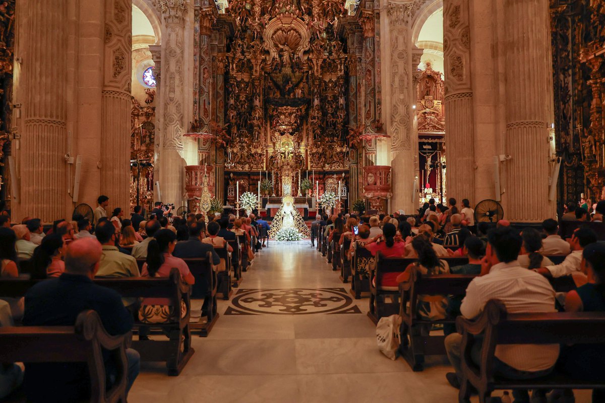 #ElCaminoHaciaLaCoronacion  | "Mi Virgen bajó del cielo,  Dios la envió una mañana a que llenara Sevilla del Rocío de su gracia"

Pregón de la Coronación Canónica de María Santísima del Rocío - Dña. Angelita Yruela Rojas. 

<a href="/BandaCruzRoja/">BM Cruz Roja</a> 

#RocíodelCielo