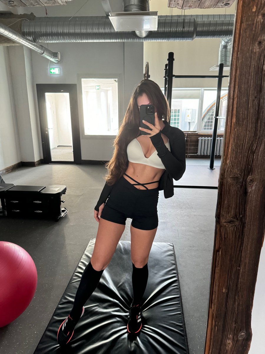 wearing black to look slimmer 🪄