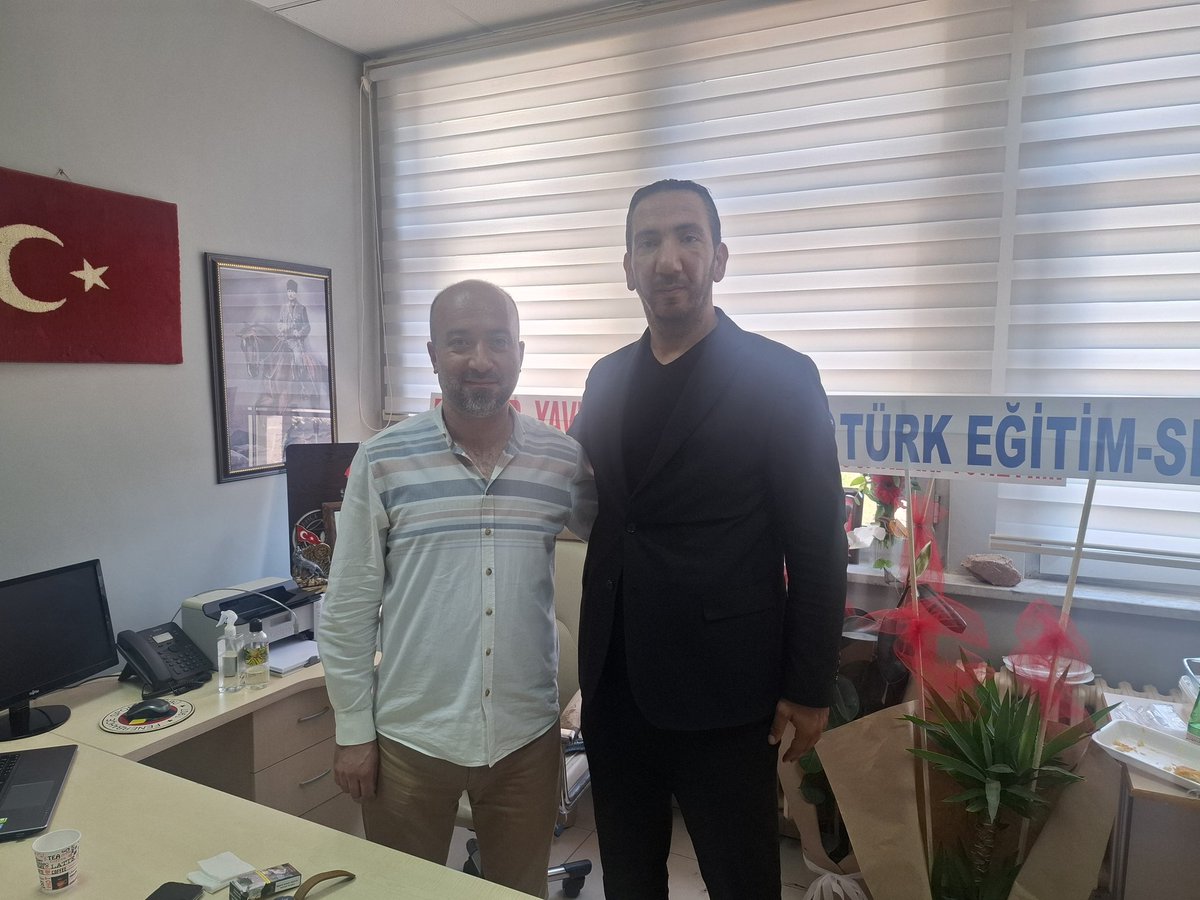 Fatih Murat Taşkın 🇹🇷 (@fmuratt23) on Twitter photo Yiğit Dostumuz, Yol ve Dava Arkadaşımız Yunus Gülcü Bey'e Doç. Dr. ünvanı alması münasebetiyle hayırlı olsun ziyaretinde bulunduk. Akademik kariyerinde göstermiş olduğu başarılardan dolayı kendisini tebrik ediyor ve bu başarıların da daim olmasını diliyoruz.
<a href="/yunusglc/">Yunus Gülcü</a> Yiğit Dostumuz, Yol ve Dava Arkadaşımız Yunus Gülcü Bey'e Doç. Dr. ünvanı alması münasebetiyle hayırlı olsun ziyaretinde bulunduk. Akademik kariyerinde göstermiş olduğu başarılardan dolayı kendisini tebrik ediyor ve bu başarıların da daim olmasını diliyoruz.
<a href="/yunusglc/">Yunus Gülcü</a>