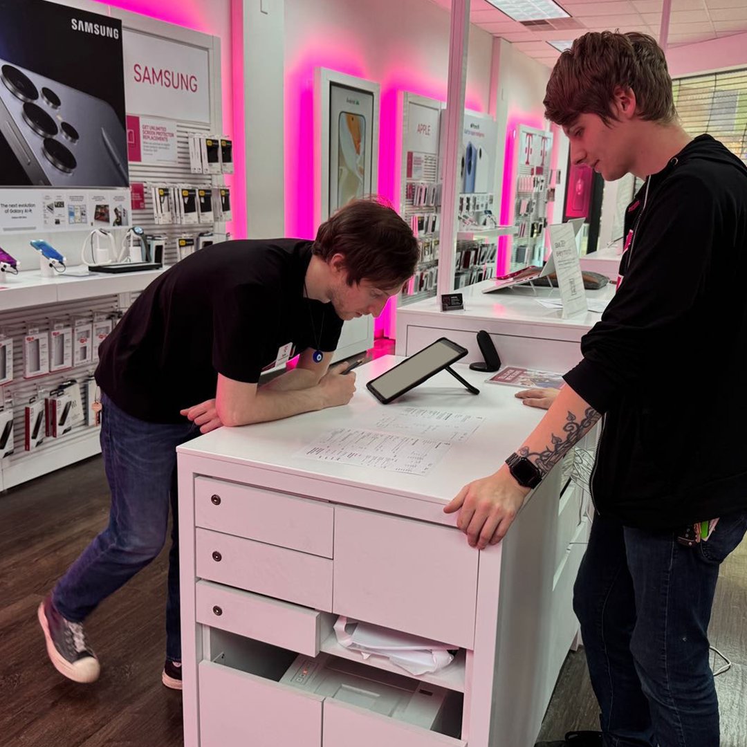 Meet one of our Tennessee teams that is always at the top of their game! They take the time to learn current promotions and the features of any new product we carry, and it shows in how happy their customers are 🧑‍💻✨ Visit the store at 2550 E Morris Blvd, Morristown, TN!