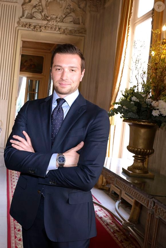 <a href="/J_Bardella/">Jordan Bardella</a> , l’étoile montante d’une France🇨🇵 en quête d’élan.
Il  incarne une nouvelle génération politique, à la fois audacieuse et déterminée💪 Charismatique et éloquent, il s’impose avec une maturité surprenante et une vision claire dans un paysage souvent figé. Grâce à son