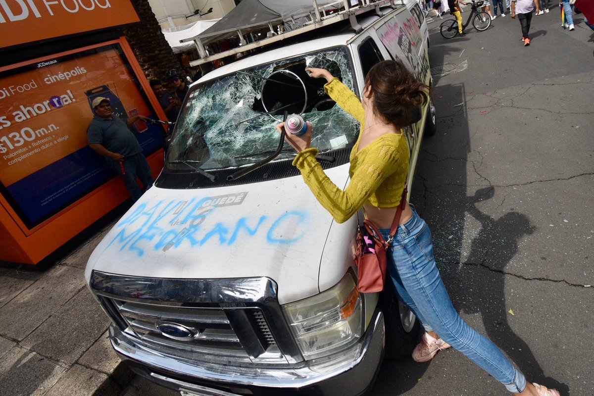 Las acciones del día sábado contra los vehículos de Canal 6 es por los comentarios transfóbicos de <a href="/deividmedrano/">David Medrano Mora</a> <a href="/DanielBSandoval/">Daniel Sandoval</a> <a href="/anyalanis14/">Ana Laura Alanís</a>, ahora que los conductores se hagan responsables de su transfobia <a href="/bilofranco/">Guillermo Franco</a> <a href="/multimediostv/">multimedios tv</a> 

Las personas trans no somos su chiste. 🔥