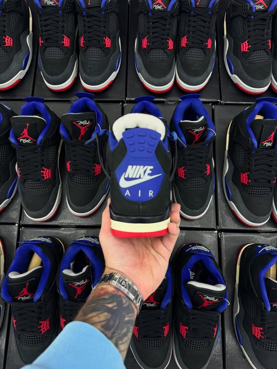 JustFreshKicks tweet media