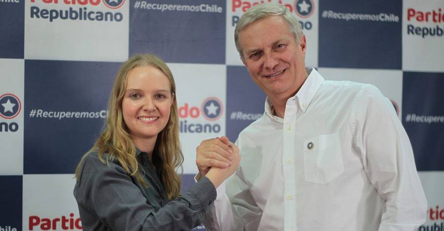 Acra_cia's tweet photo. 5️⃣ 📉 Fracaso de “su” nueva Constitución
Kast empujó y lideró la propuesta constitucional de la derecha (2023).
¿El resultado? Un segundo rechazo ciudadano.
Otro fracaso que demuestra su desconexión con la mayoría.
#KastDivide https://t.co/xkRHXu54hq