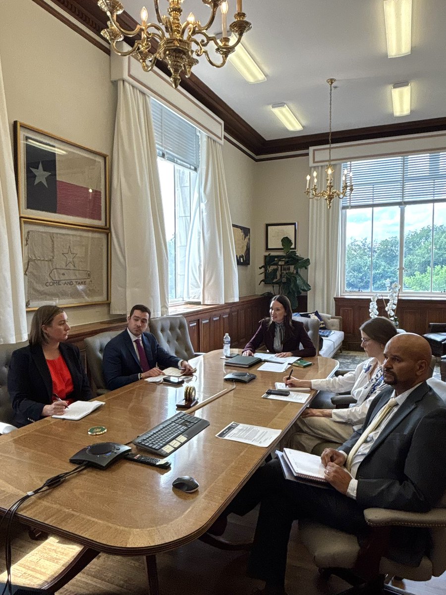Secretary Brooke Rollins (@secrollins) on Twitter photo This afternoon, I spoke with my counterpart in Mexico, <a href="/JulioBerdegue/">Julio Berdegué</a>, on our joint fight against the New World Screwworm.
He and his team have worked hand in hand with our <a href="/USDA/">Dept. of Agriculture</a> team since May 11 to get these ports reopened. We are grateful. This afternoon, I spoke with my counterpart in Mexico, <a href="/JulioBerdegue/">Julio Berdegué</a>, on our joint fight against the New World Screwworm.
He and his team have worked hand in hand with our <a href="/USDA/">Dept. of Agriculture</a> team since May 11 to get these ports reopened. We are grateful.