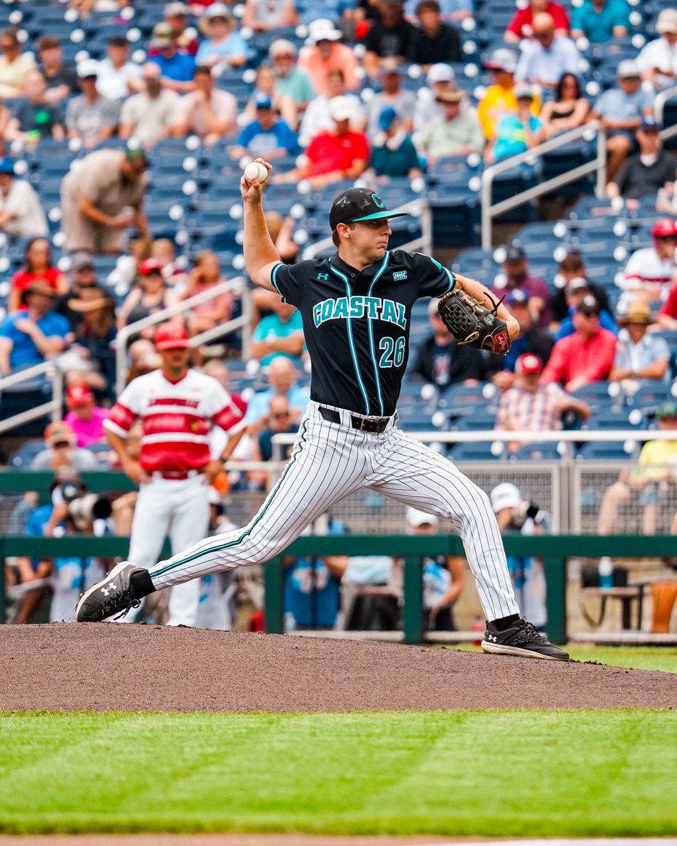 A look back into the development of Riley Eikhoff going into the 2025 season⬇️

2024 - 75 IP - 5.00 ERA
2025 - 90 IP - 3.10 ERA
