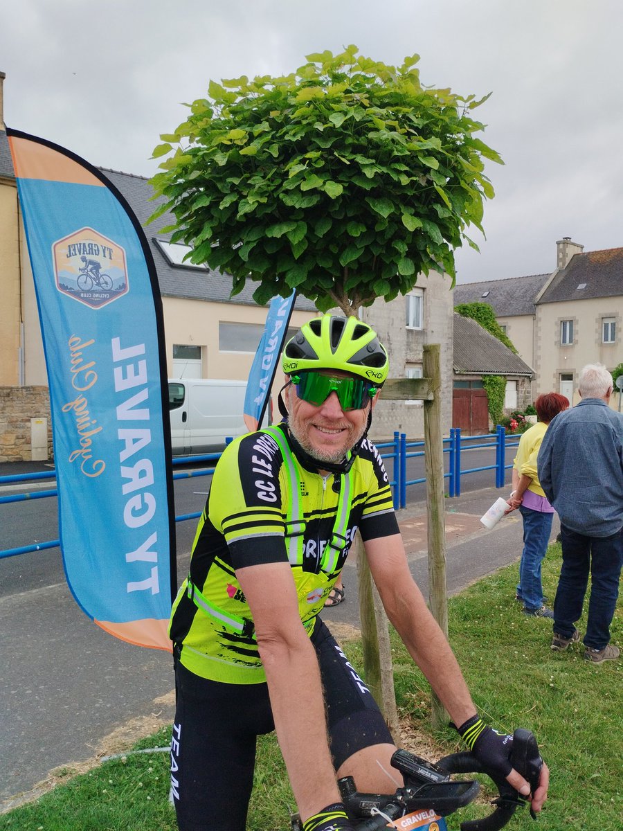 CLUB TEAM ARKEA (@clubteamarkea) on Twitter photo Ty gravel
une belle épreuve pour découvrir le bikepacking !
Un parcours de 300 km au départ de Landerneau
Les participants avaient deux jours pour boucler le parcours.
Avec 220 km le samedi puis 80 le dimanche, Bruno Le Mee découvre la longue distance en Gravel 💪👏
<a href="/cmarkea/">Crédit Mutuel Arkéa</a> Ty gravel
une belle épreuve pour découvrir le bikepacking !
Un parcours de 300 km au départ de Landerneau
Les participants avaient deux jours pour boucler le parcours.
Avec 220 km le samedi puis 80 le dimanche, Bruno Le Mee découvre la longue distance en Gravel 💪👏
<a href="/cmarkea/">Crédit Mutuel Arkéa</a>