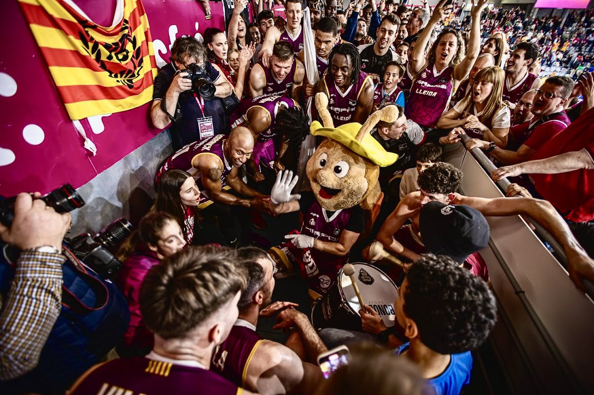tbicasso's tweet photo. Thank you @flleida

It was a good year playing in Barris Nord in front of the best fans in the ACB! Grateful to my teammates and the lifetime friendships created and to management for opportunity! Gracias!! 💜🤍💛 https://t.co/4riQq5gho4