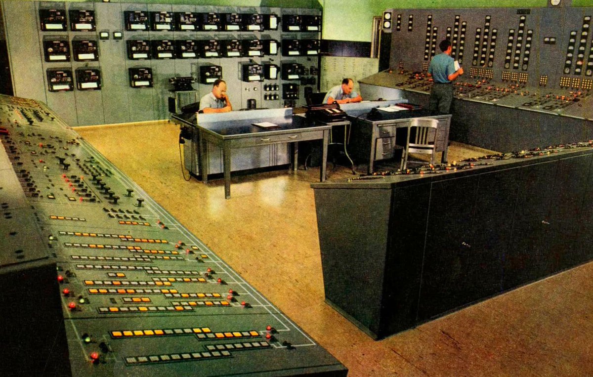 Vintage photography Hoover Dam Control Room 1948. 
not where they keep the damn bait😎