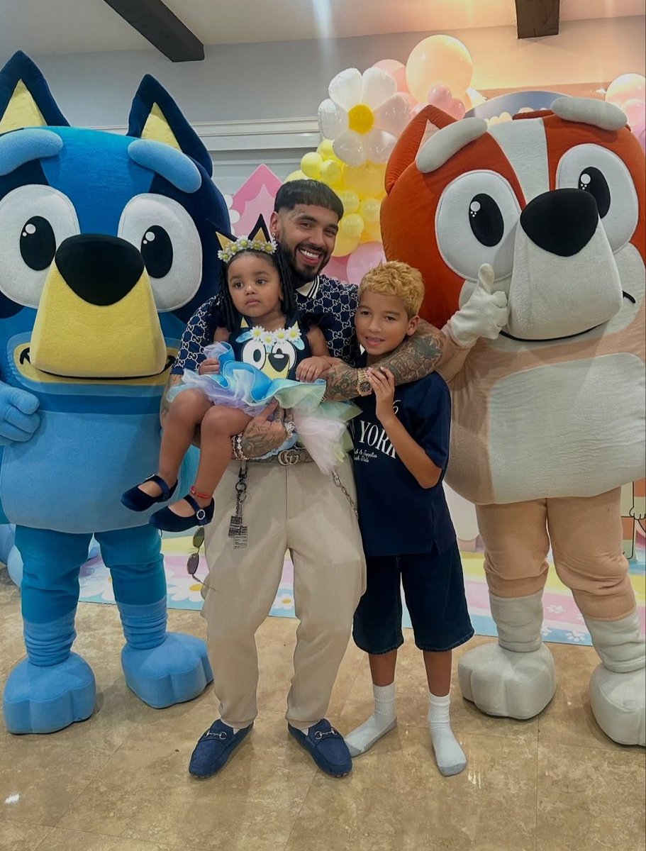 Quiensabenadie2's tweet image. “Anuel es un padre usente”
Literalmente Anuel: