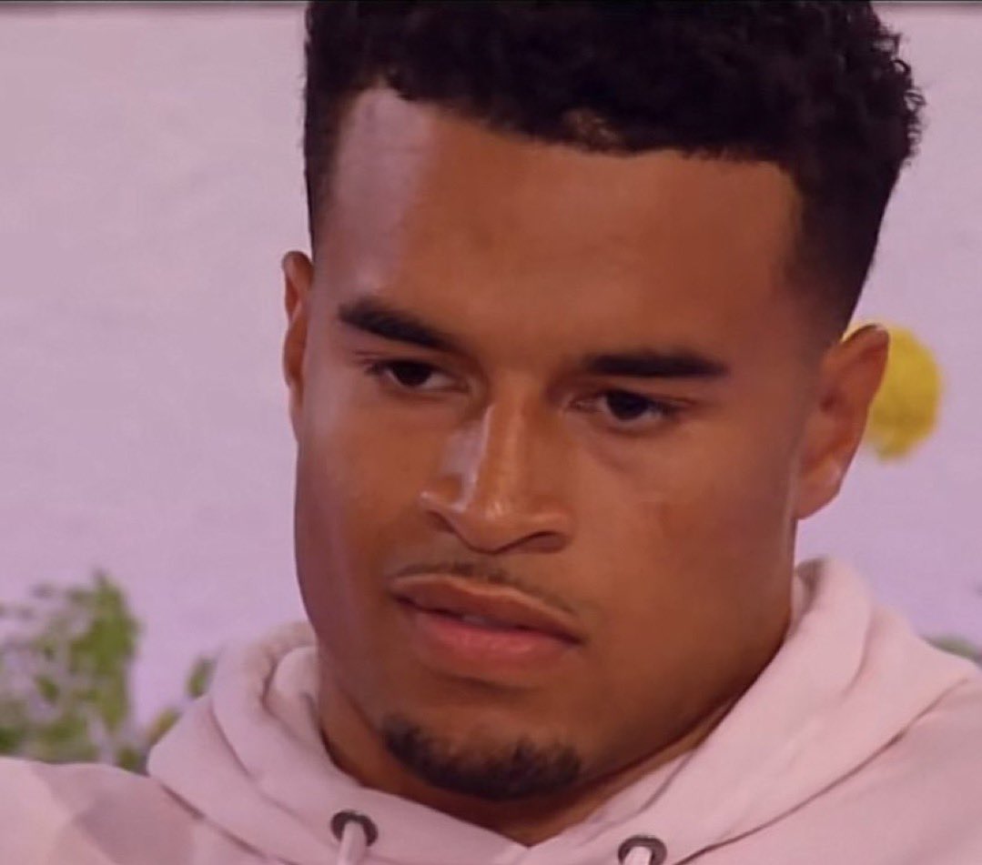 _teecherie's tweet image. the ONLY silver lining for shakira and toni forgiving harry and harrison is that they wont be single and get dumped #loveisland #loveislanduk