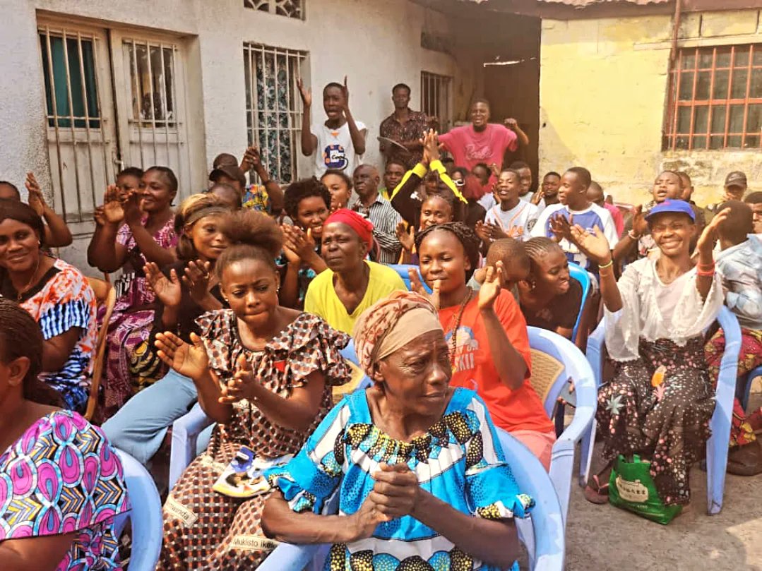 rons_kabasele's tweet image. #LIBANDA #65ans
#REDYNAMISATION
Aujourd’hui,nous célébrons plus qu’une date:nous célébrons un peuple, une histoire,une fierté. Dans sa campagne de Masolo Na Base, le RNS a célébré cette journée historique avec l’une de cellule de Ngampani à kimbanseke.
@CivuadiKalanga