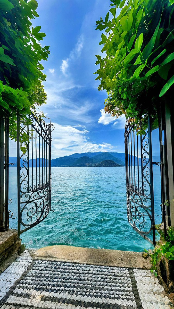 viewsoff_'s tweet image. Italy