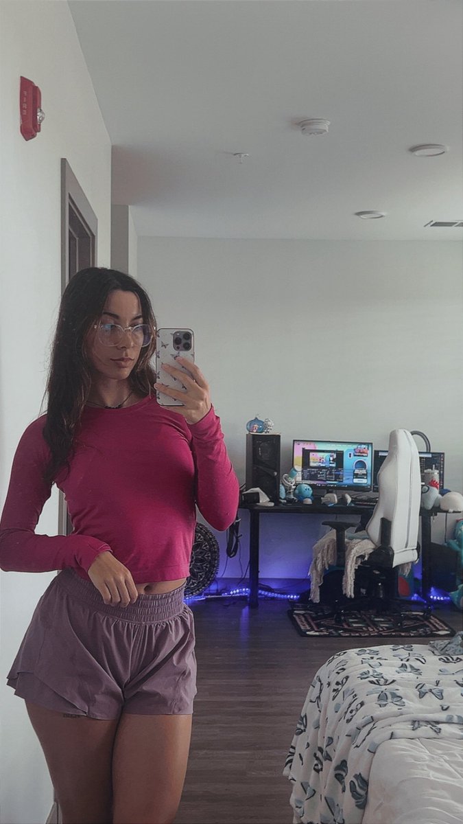 live w hand cam @ twitch.tv/avariiiice 

vbuck giveaway at 1k -&gt; 992/1000 🤞🏽