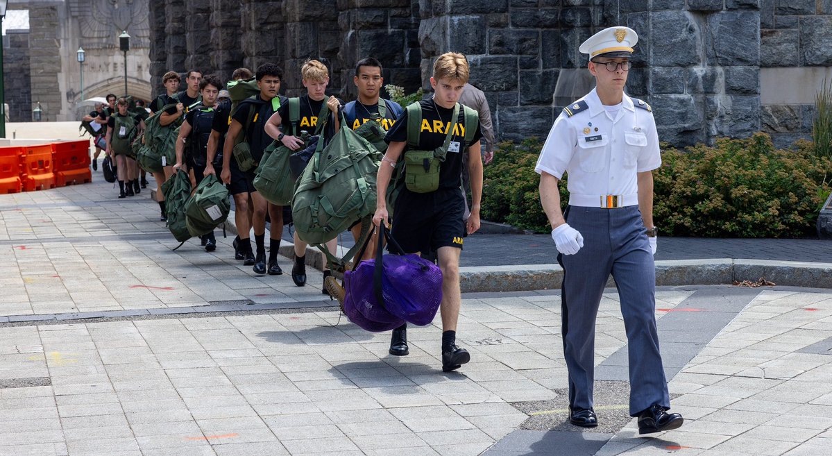 WestPoint_USMA's tweet image. Welcome to West Point, Class of 2029!
Now, it's only 47 months until they join the Long Gray Line.
#DutyHonorCountry #RDay #USMA2029