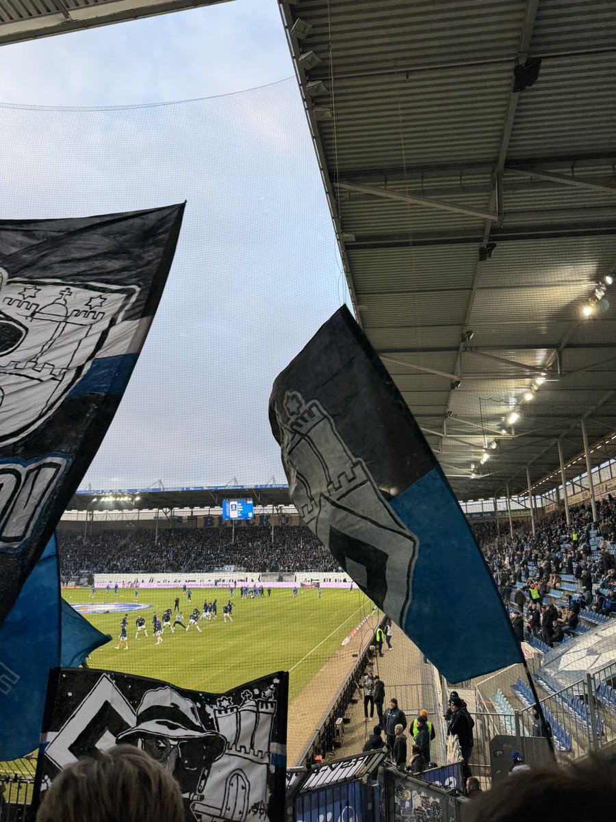 JanLucaHSV's tweet image. Saison 24/25 war wirklich geisteskrank.
Danke an jeden für diese unglaublichen Fahrten, diese Reise hin zum Aufstieg und alles, was darüber hinaus geht.
Unvergessliche Zeit.
Der HSV spielt wieder BUN DES LIGA!