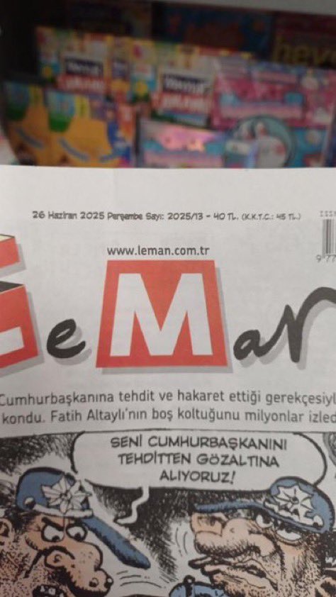İslam peygamberine hakaret suçunun cezası 6 aydan 1 yıla kadar hapis, Atatürke hakaret suçunun cezası 1 yıldan 3 yıla kadar hapis. 
tweet bu kadar!
 #lemandergisikapatılsın