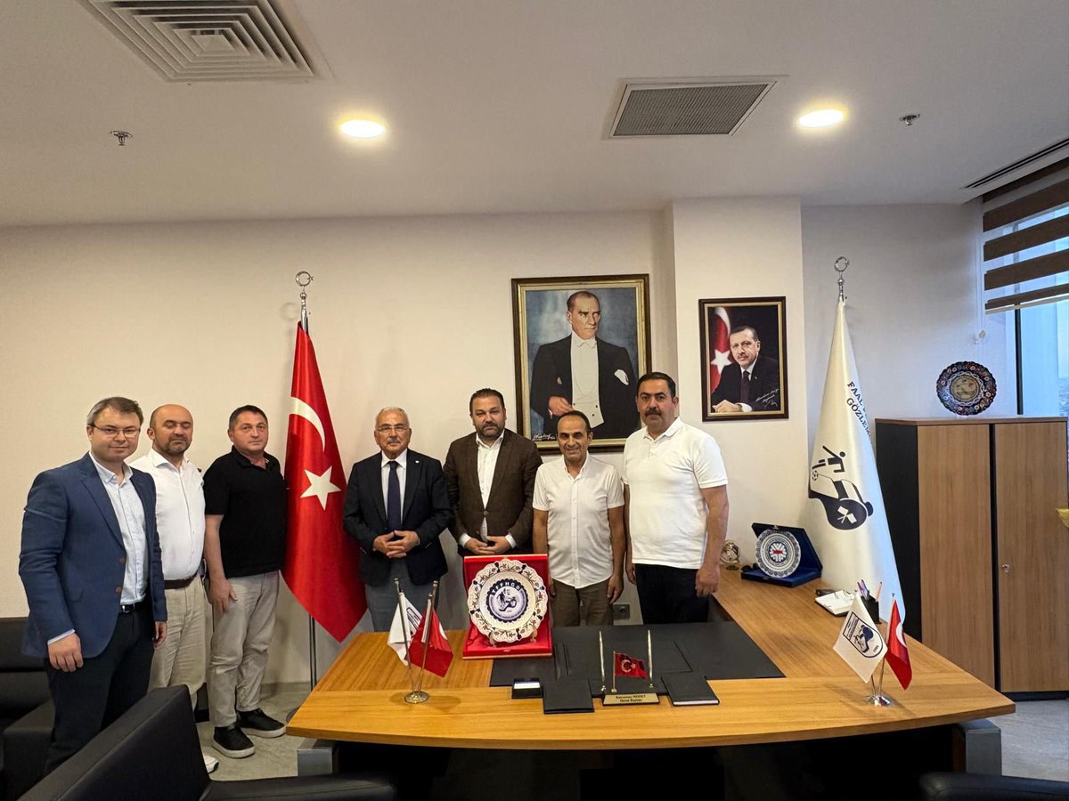 Türkiye Faal Futbol Hakemleri ve Gözlemcileri Derneği Genel Başkanı, hemşehrimiz, kıymetli kardeşim Kahraman Minnet’i Ankara’daki genel merkezlerinde ziyaret etme imkânı buldum.

Hakemlik camiasında ortaya koyduğu başarılı çalışmalarıyla şehrimizi en iyi şekilde temsil eden Sayın