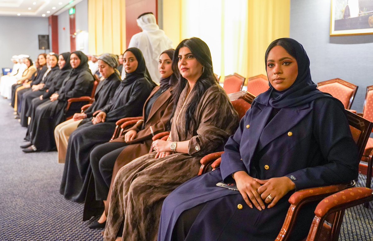 bahdiplomatic's tweet image. وزير الخارجية يلتقي فرق العمل المساهمة في تسهيل عودة المواطنين البحرينيين العالقين في الدول المتأثرة بالأوضاع الراهنة 

tinyurl.com/4jsu6e9j