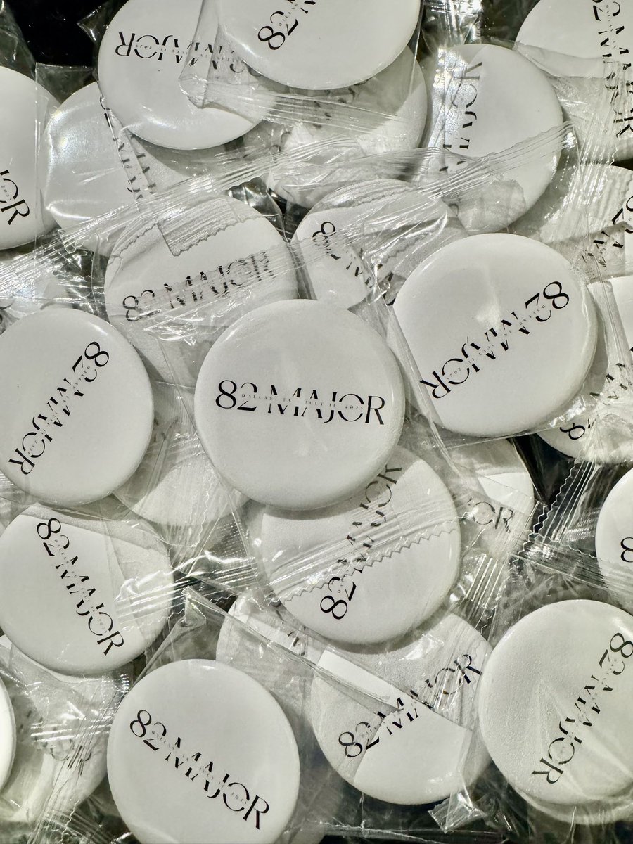 82MAJOR freebies 🌺
- july 11th | dallas, tx 
• button, unofficial pc &amp; a sweet minty treat

📍TBD/ posted the day of 
- fcfs 

#82major #82MAJORTOUR_82SYNDROME 

🤍 <a href="/bbangstrade/">mikka ☽˚｡⋆.</a> &amp; i