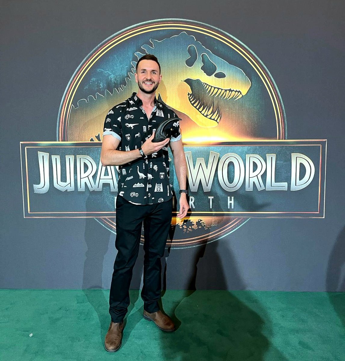 Dean_R_Lomax's tweet image. As a palaeontologist and fan, #JurassicWorldRebirth is a welcome addition to the Jurassic Franchise.
A fun, nostalgic adventure with a great cast, lots of dino screen time, & elements of horror & suspense.
Thoughts from attending the World Premiere: instagram.com/reel/DLiC9BUNS…