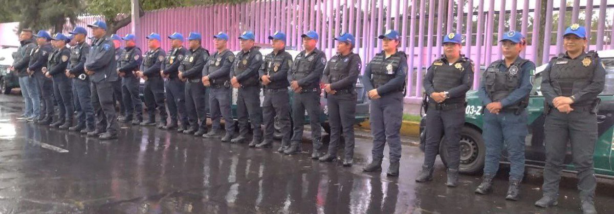 ALEIDAALAVEZ's tweet photo. Para seguir construyendo #IztapalaPaz, nuestra Policía Auxiliar retiró 3 chelerías clandestinas en Av. Revolución Social, atendiendo las quejas de vecinas y vecinos. Cerrar estos puntos de venta ilegal previene el consumo de alcohol en la vía pública y disminuye situaciones de violencia.