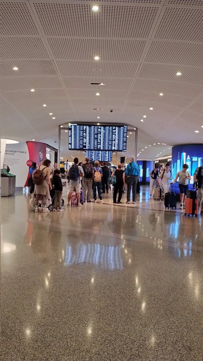 Viaje de conexión No. 2
JFK ✈️🇺🇲 - CDMX ✈️🇲🇽
Migra se puso bien ruda, que dolor de cabeza, si lo que quiero es irmeeeeeee
Ya casi llego al pueblo 😍