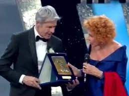 Dopo "è il premio di?" potremmo trovarci a dire "è il Festival di?" 
Le richieste del comune di #Sanremo stanno facendo storcere il naso alla RAI, che minaccia di traslocare altrove dal 2027
Il Festival della Canzone Italiana potrebbe finire così a Torino...