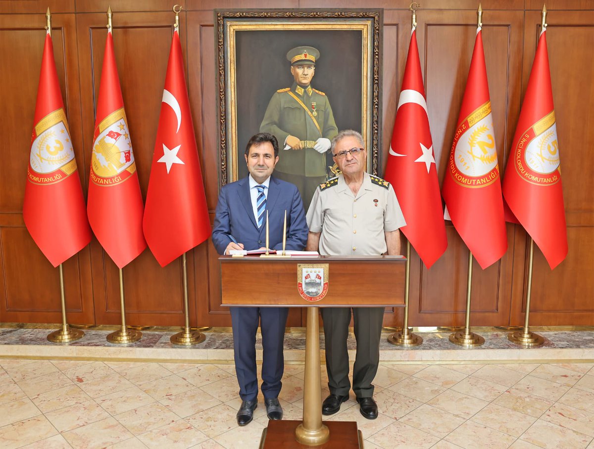 Kaymakamımız Dr. Adem Uslu, Birinci Ordu Komutanı Orgeneral Metin Tokel'e ziyarette bulundu.