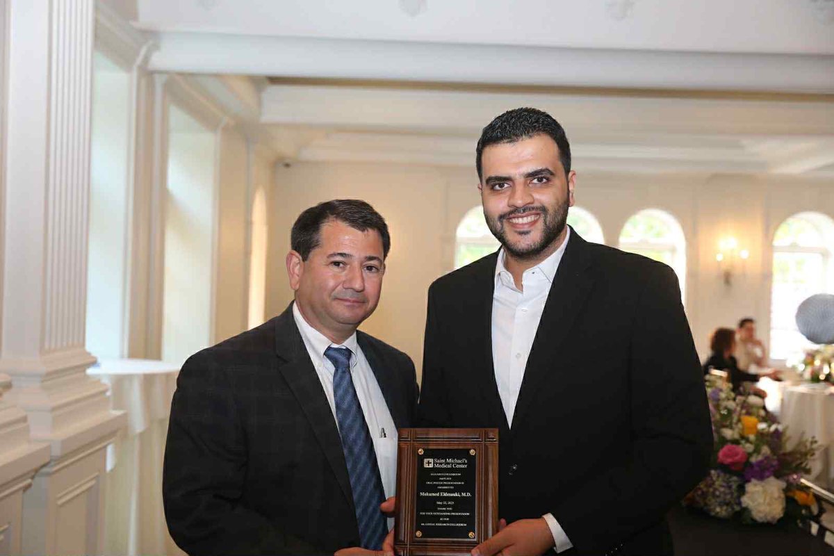 Eldesouki_mo's tweet image. 🏅Honored to wrap up PGY-1 by receiving the Best Scholarly Activity of the Year award! ✨✨
🙏 Forever grateful to my amazing mentors for their unwavering support and guidance.