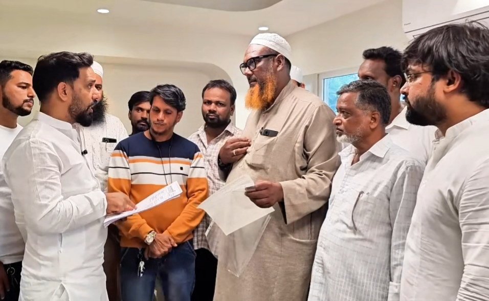 FaheemQureshinc's tweet image. Residents of Rehmat Nagar (Jubilee Hills) visited my office to highlight the urgent need for land allocation for a Khabrastan (graveyard).
This is a genuine public concern, and I assured them that I will take the matter to the concerned authorities for necessary action.…