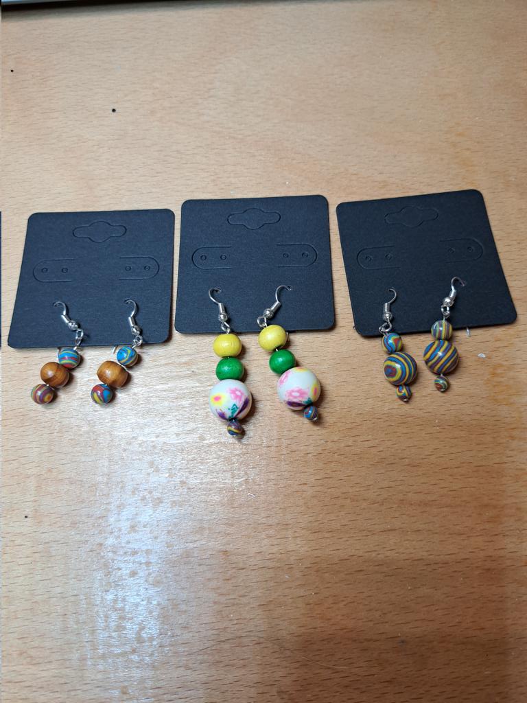 SuriaTei's tweet photo. Today, I made 3 pairs of earrings. I hope they will bring a few Pounds to a charity shop. It's interesting trying to work out the right colour combinations.
How i love to create!
#earringforcharity #earrings #charity #charityshops #makingstuff #creating #creativity #pastime https://t.co/BMZVX0CDUY