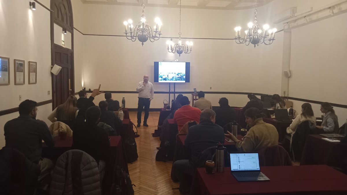 El pasado viernes 20 cerramos el ciclo de clases presenciales del curso de la Especialización en Ciencia y Tecnología de Semillas junto a la <a href="/UFPel/">Universidade Federal de Pelotas</a> Fue una jornada enriquecedora donde también visitamos el laboratorio de INASE ¡Gracias <a href="/INASE_UY/">INASE Uruguay</a>  por recibirnos!