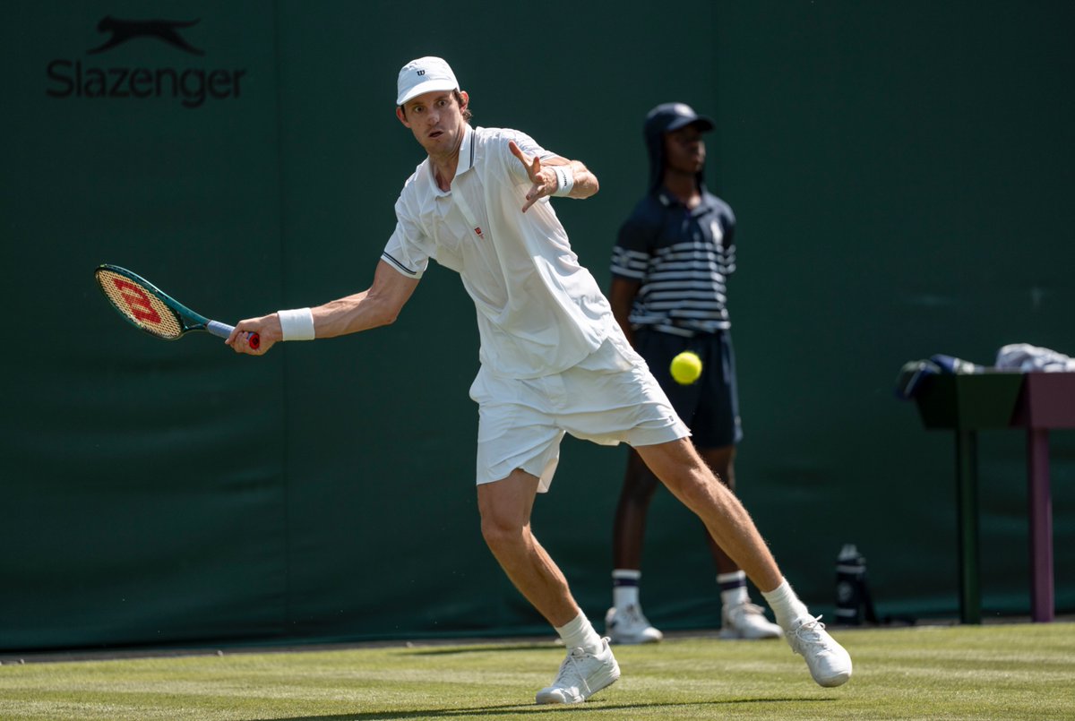Wimbledon's tweet photo. Comeback complete 🔁

Nicolas Jarry defeats No.8 seed Holger Rune 4-6, 4-6, 7-5, 6-3, 6-4 🇨🇱

#Wimbledon https://t.co/ytsIeeJAUy