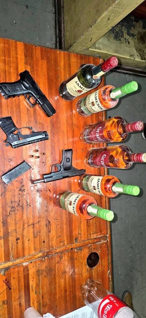 ExposingCrimeSA's tweet photo. 8 illegal foreigners were arrested in Hillbrow following a robbery at a Shoprite Liquor Store on End Street, Johannesburg. Three firearms, ammunition, and stolen liquor were recovered. https://t.co/igA3Ud6P3v