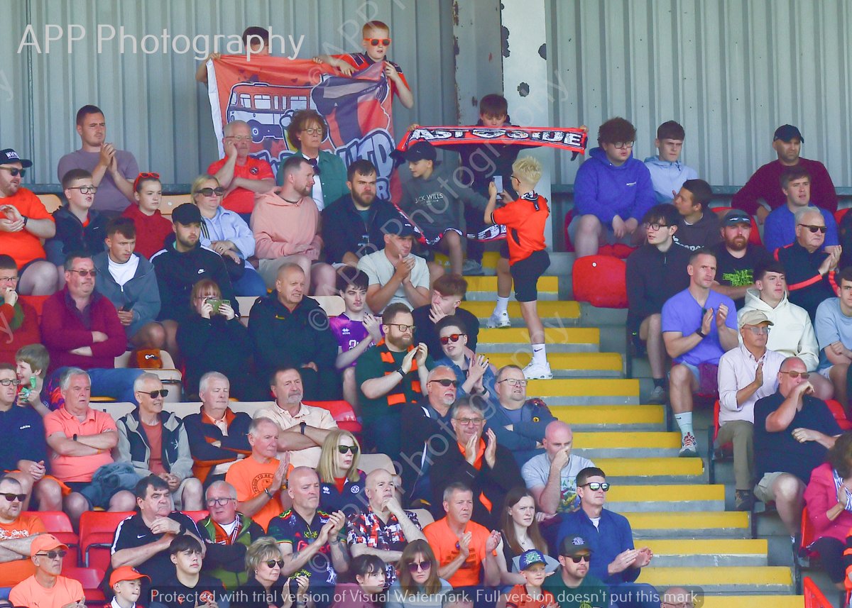 APP_Photo's tweet photo. Final fan photos from @dundeeunitedfc
when the visited @BrechinCityFC part three. 
For more and match photos visit https://t.co/wtMGGIw4Ri… #tagalong #photodump #futurearabphotograpgherintheeastside https://t.co/E2tVi0koI1
