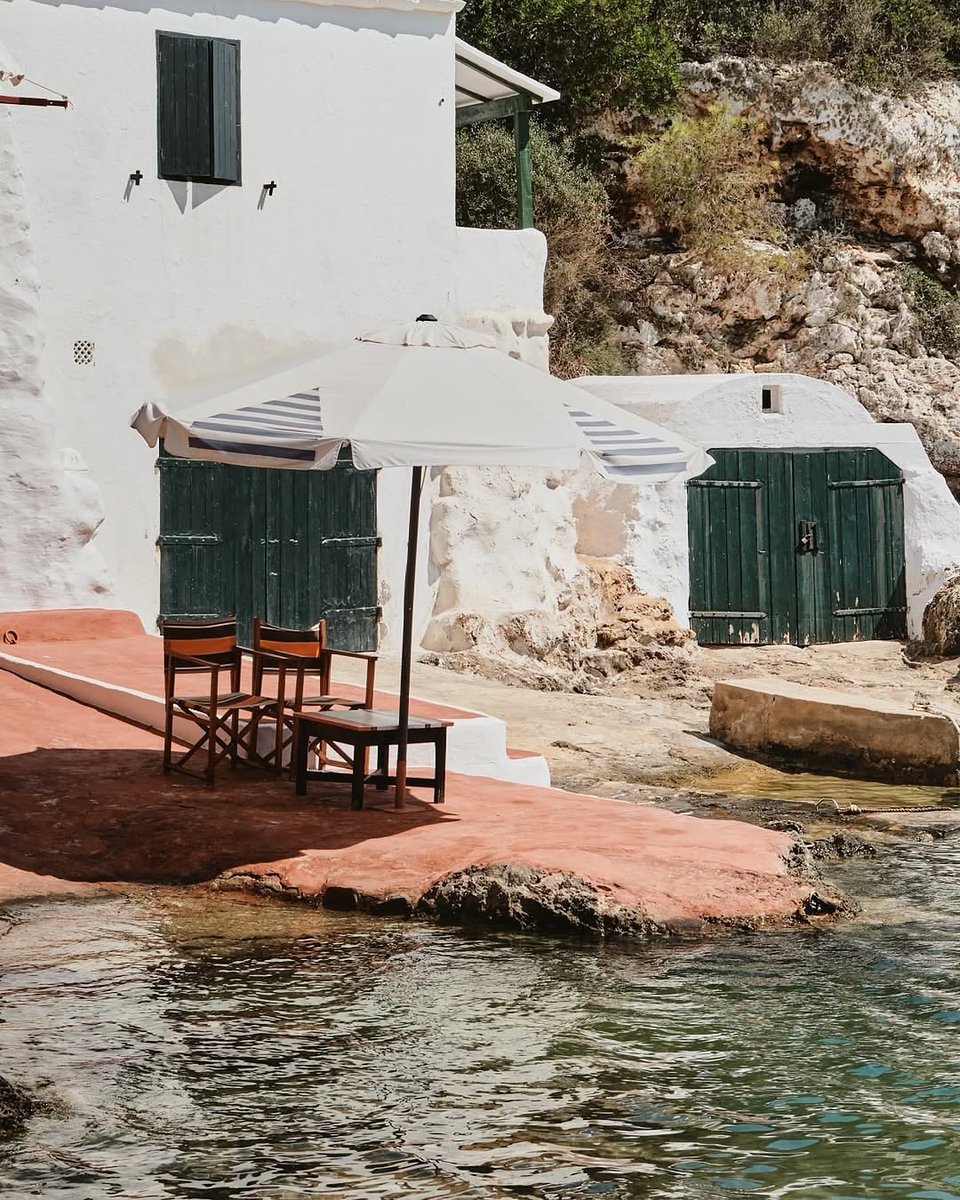 🏡 En #Menorca, cada espacio tiene una historia que contar.

Lo que alguna vez fue antiguo, ahora se adapta al presente y nos muestran cómo las tradiciones pueden renovarse sin perder su esencia.

En cada plato, en cada rincón, #Menorca es única. 💙

📸 otramenorca (IG)