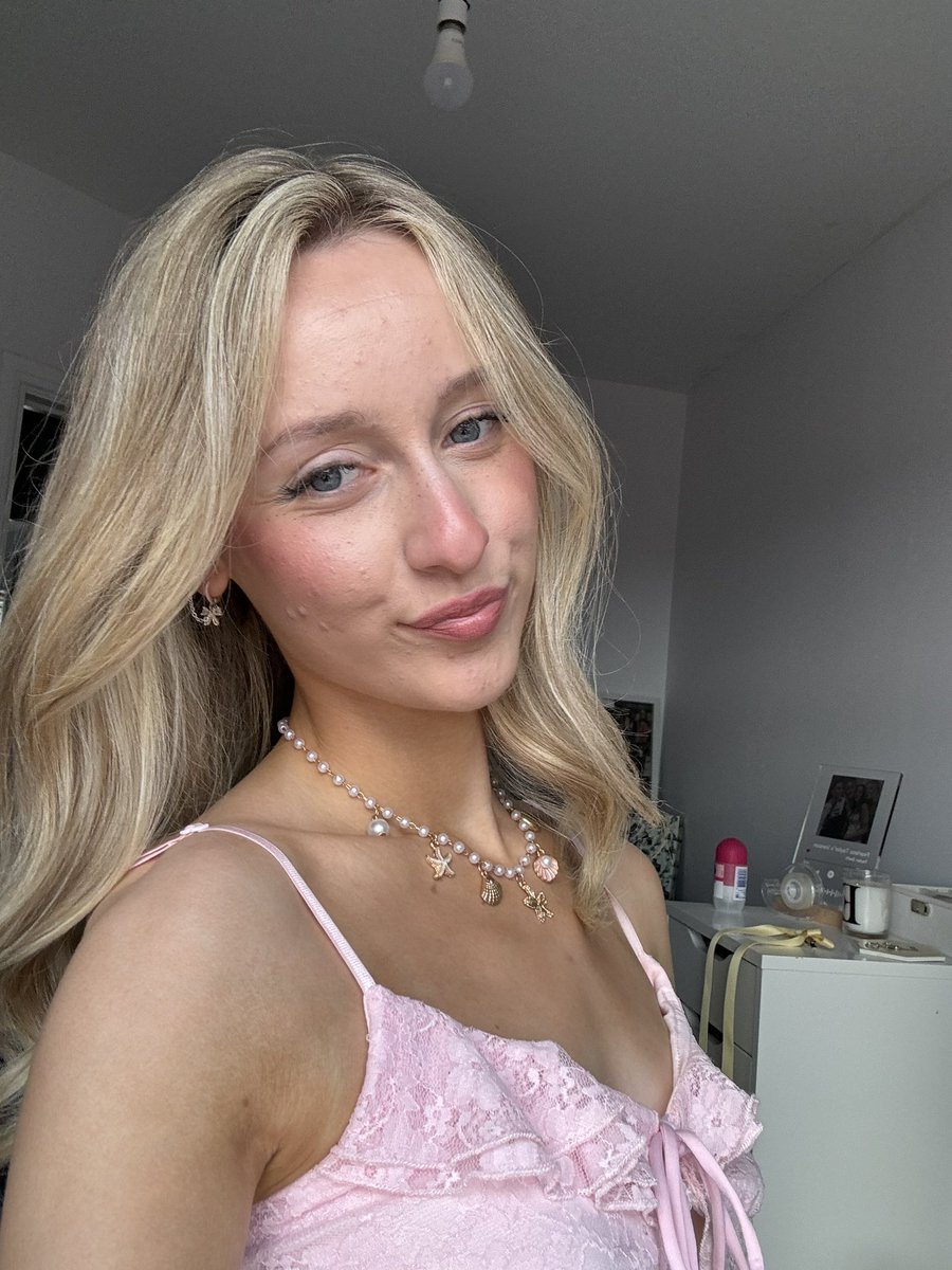 xells444's tweet image. LIVVVVVV💖💘💝💕💞💓💗