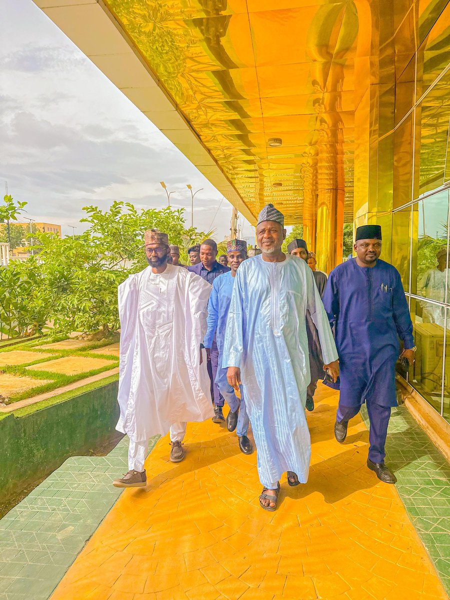 I had the distinct honor of receiving Zamfara’s first civilian governor, His Excellency, Sen. Ahmad Sani (Yariman Bakura), in my office today. During the visit, he offered fatherly advice and heartfelt prayers, asking Allah (SWT) to guide and support me in the discharge of my
