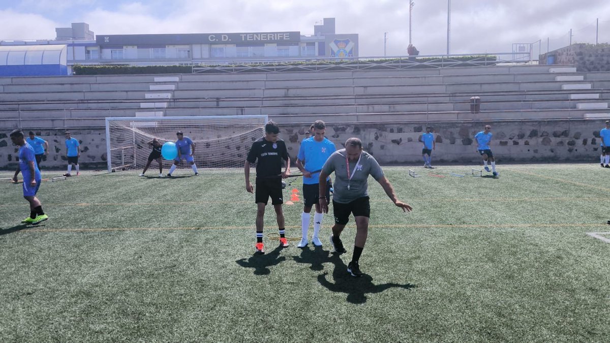 Fundación Canaria CD Tenerife 🏴 (@cdtfundacion) on Twitter photo 🏟️ La Ciudad Deportiva de Tenerife Javier Pérez acogió recientemente, dentro del proyecto #DiSAFÍO, un entrenamiento conjunto entre el #CDTenerifeEDI y el <a href="/costa_tenerife/">Costa Tenerife</a> 👏🏻⚪🔵
#FundaciónCDT <a href="/CDTOficial/">CD Tenerife 🏴</a> <a href="/CdtCantera/">CanteraCDT 🏴</a> <a href="/PresiCan/">Presidencia GobCan</a> <a href="/Deportecanario/">Deporte canario</a> #LaBregaNosUne 🏟️ La Ciudad Deportiva de Tenerife Javier Pérez acogió recientemente, dentro del proyecto #DiSAFÍO, un entrenamiento conjunto entre el #CDTenerifeEDI y el <a href="/costa_tenerife/">Costa Tenerife</a> 👏🏻⚪🔵
#FundaciónCDT <a href="/CDTOficial/">CD Tenerife 🏴</a> <a href="/CdtCantera/">CanteraCDT 🏴</a> <a href="/PresiCan/">Presidencia GobCan</a> <a href="/Deportecanario/">Deporte canario</a> #LaBregaNosUne