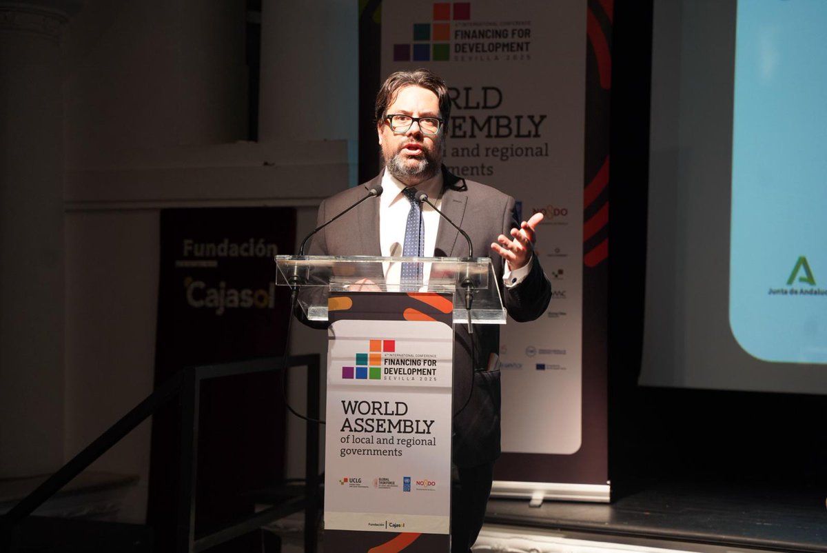 Global Taskforce (@globaltaskforce) on Twitter photo 🟡 #FfD4
📍Apertura de la Asamblea Mundial de #GLRs
🗣️Mauricio Zunino, Alcalde de <a href="/montevideoIM/">Intendencia de MVD</a> y miembro de la Presidencia de CGLU:
"El reto es convertirnos en verdaderos sujetos de desarrollo. Los #GLRs son 🔑para lograr los #ODS y deben ser reconocidos como actores centrales." 🟡 #FfD4
📍Apertura de la Asamblea Mundial de #GLRs
🗣️Mauricio Zunino, Alcalde de <a href="/montevideoIM/">Intendencia de MVD</a> y miembro de la Presidencia de CGLU:
"El reto es convertirnos en verdaderos sujetos de desarrollo. Los #GLRs son 🔑para lograr los #ODS y deben ser reconocidos como actores centrales."