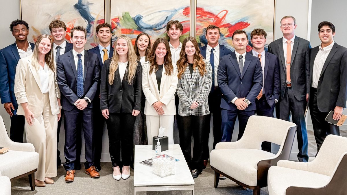Firm visit #2 in the rearview for our summer interns. An in person look at firm culture, advisor support, and networking — talk about a wealth of experience! Learn more about our intern program here: bit.ly/44a3Yxt