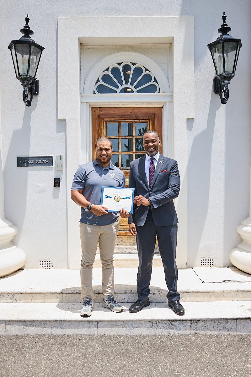 BermudaPremier's tweet image. Congratulations to May’s Public Service Excellence Award winner, Jared Pearman. His steady growth, professionalism, and dedication to public service have stood out over the years. Well deserved. #PublicServiceExcellence #Bermuda
