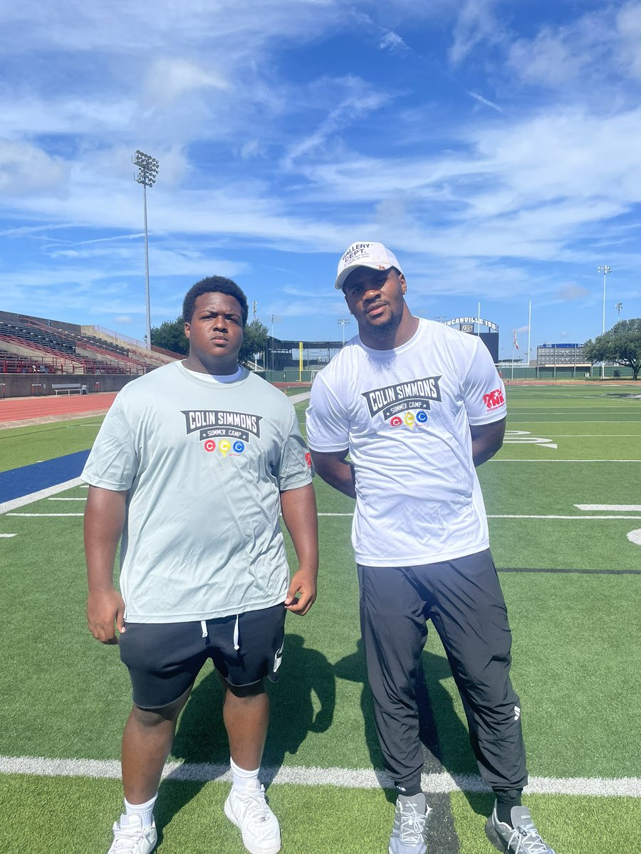 Khaliljohnsonn's tweet image. Had a great time helping at the @ClaysColorCrew youth camp! @MicahhParsons11 @ColinSimmons__ @TexasFootball